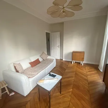 Cosy Square Gardette Daire